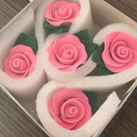 

Hiasan Dekorasi Flowers Gumpaste Rose 1 Kotak Isi 5 Bunga Hiasan Cake Ulang Tahun Decoration