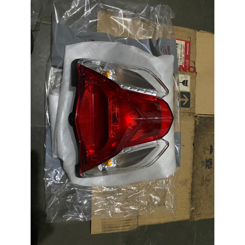 stoplamp honda blade 110 karbu 33700-kwb-921 lampu belakang blade karbu carbu blade bled lama origin