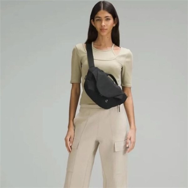 Sling bag Lululemon Curved  terlaris wanita - tas lululemon - tas sling bag