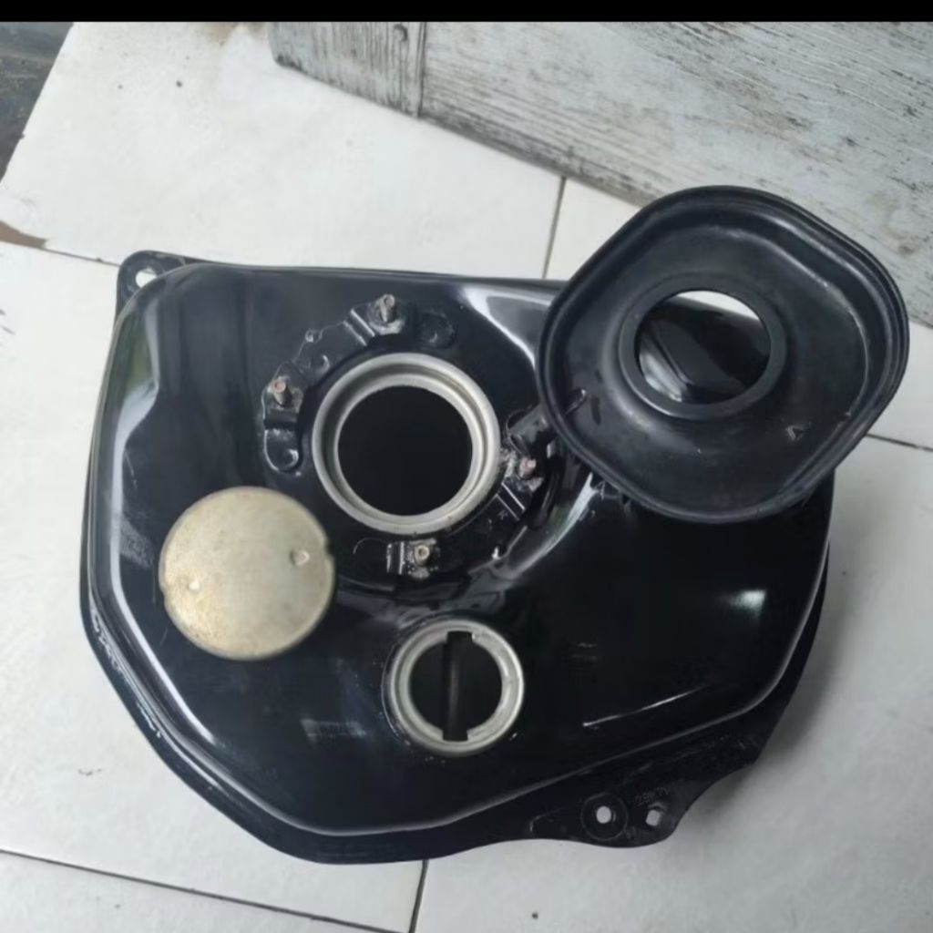 tanki bensin honda beat eco k81,scoopy donat taun
2018/2019.barang second original lepasan motor nor