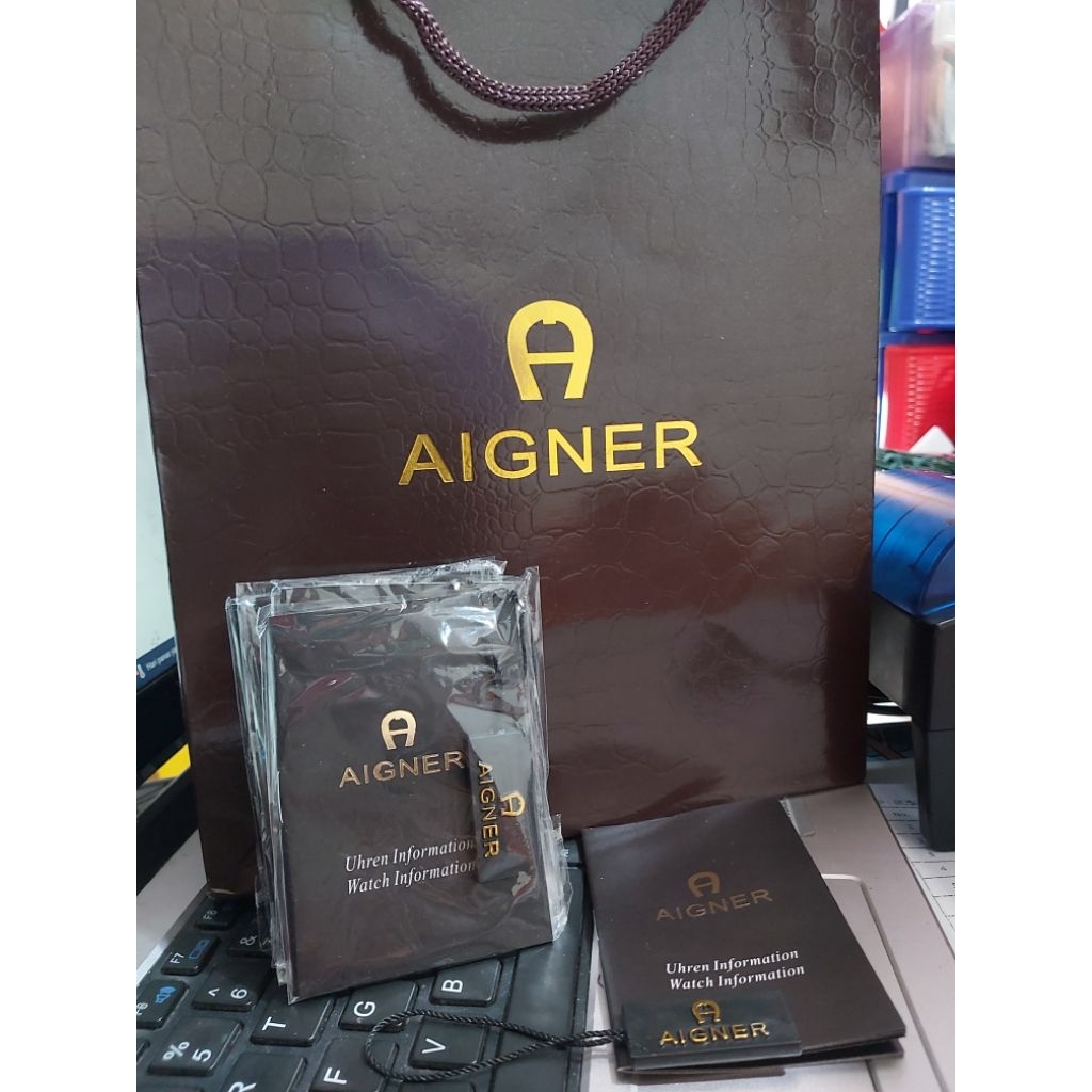 

PAPERBAG AIGNER+MANUALBOOK