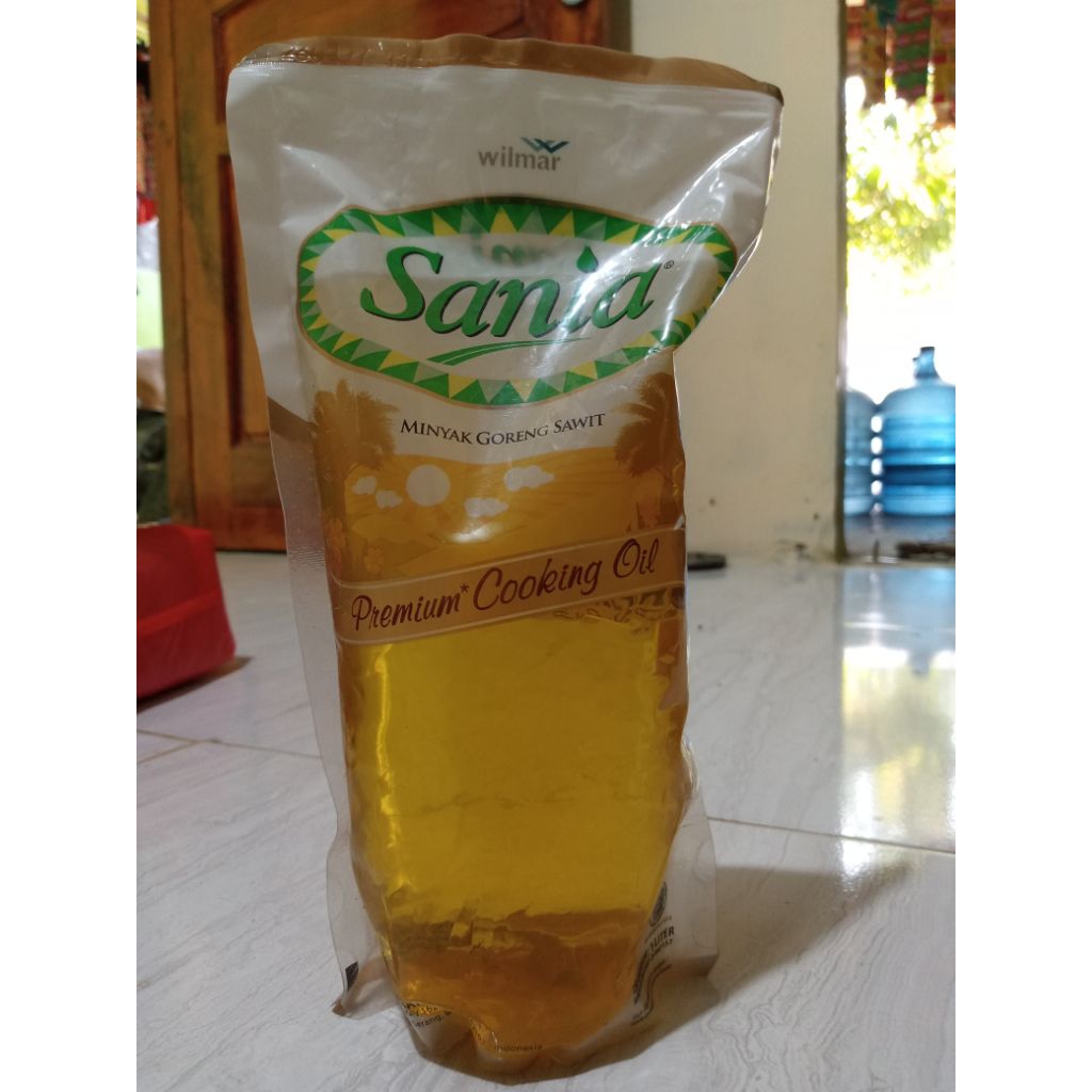 

MINYAK GORENG 2LITER SANIA PROMO READY MINYAK SAWIT 2L ASLI BENING