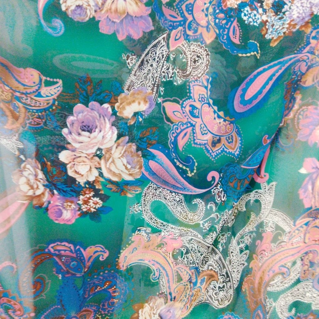 Kain Ceruty Motif Paisley  – Bahan Adem Jatuh, Cocok untuk Gamis & Hijab