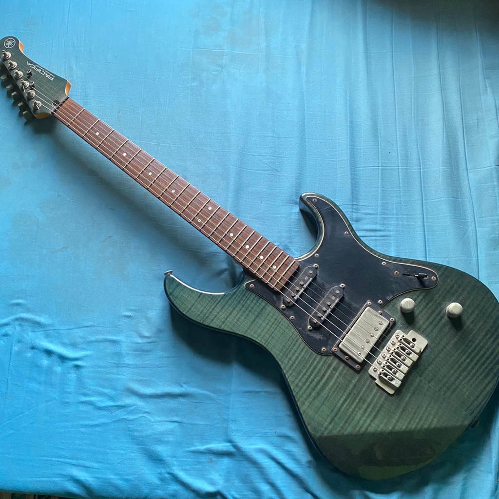 gitar Listrik yamaha Pacifica 612 Original good Condition