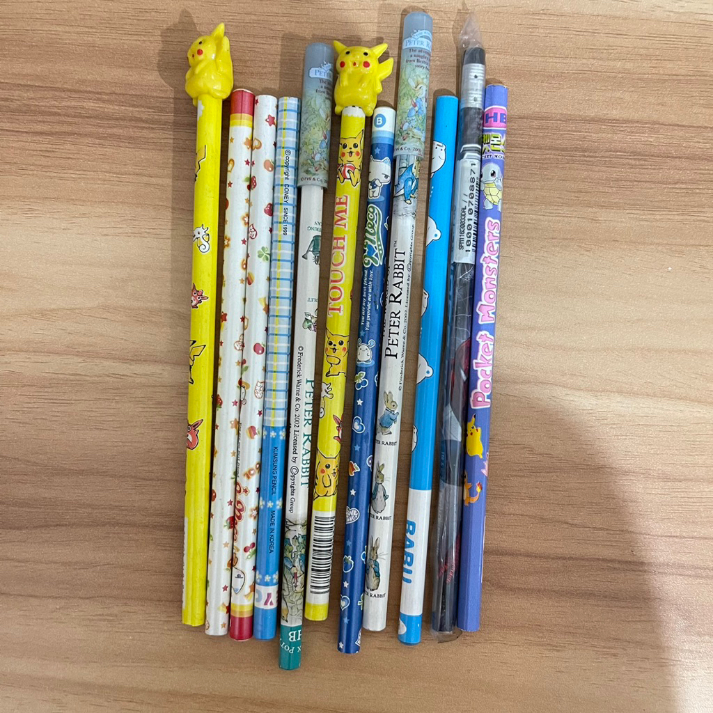 

Alat Tulis Pensil Karakter Lucu