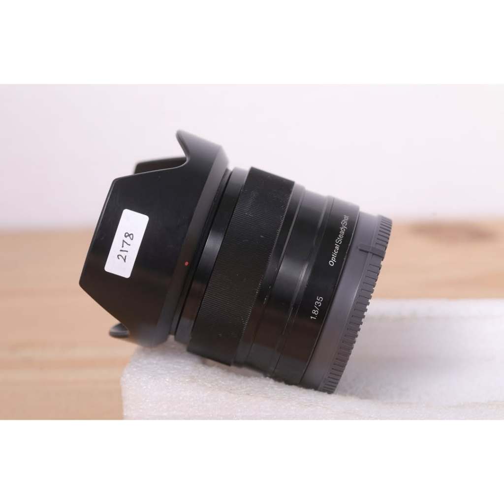 SONY E 35mm F1.8 OSS Second