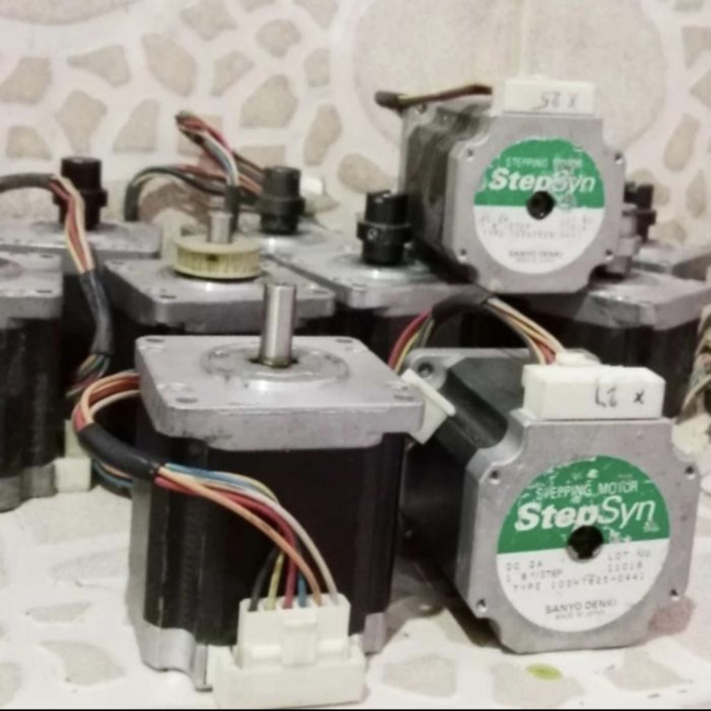 Motor Stepper Sanyo Denki 2a ~ 1.8 Deg Type : 103h7825-0441 | Wire 6 Bekas CNC