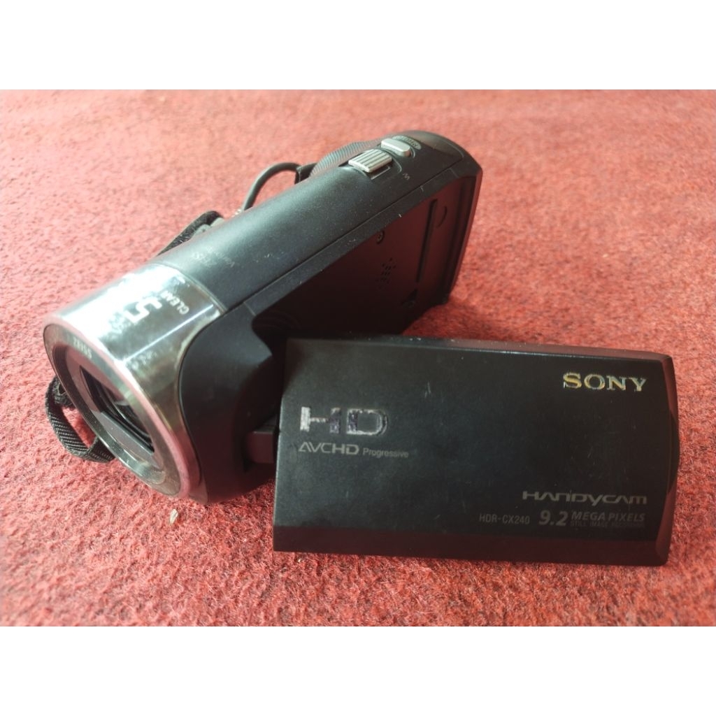 Handycam Sony HDR-CX240E bentuk dan vitur persis cx405