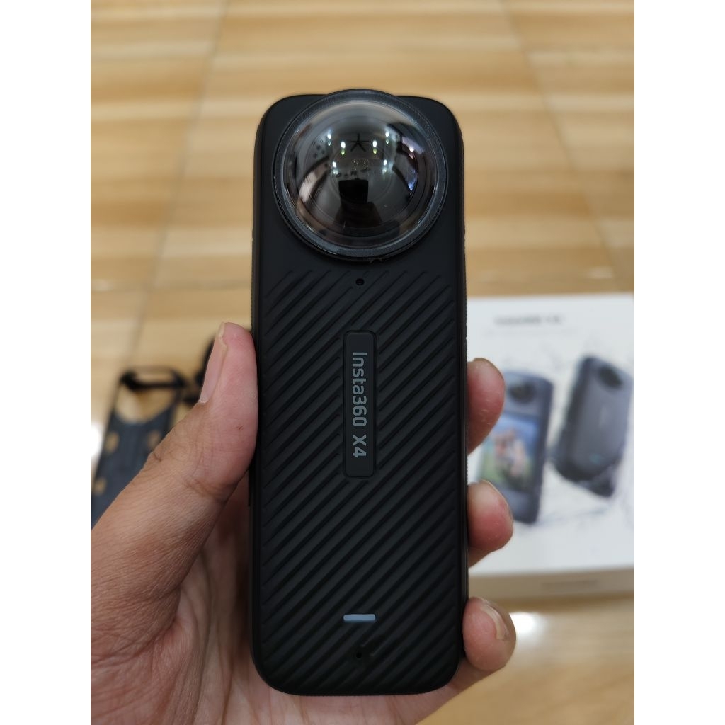 INSTA 360 X4 ( SECOND LIKE NEW )