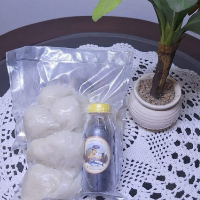 

pempek palembang/pempek ikan tenggiri/pempek telor/pempek palembang asli/pempek gurih