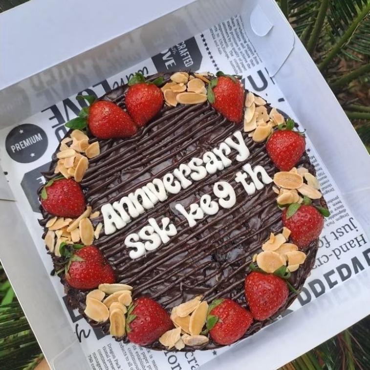 

[READY] BROWNIE BULAT 18CM // KUE ULANG TAHUN // BROWNIES ULANG TAHUN // FREE LILIN, FREE PISAU