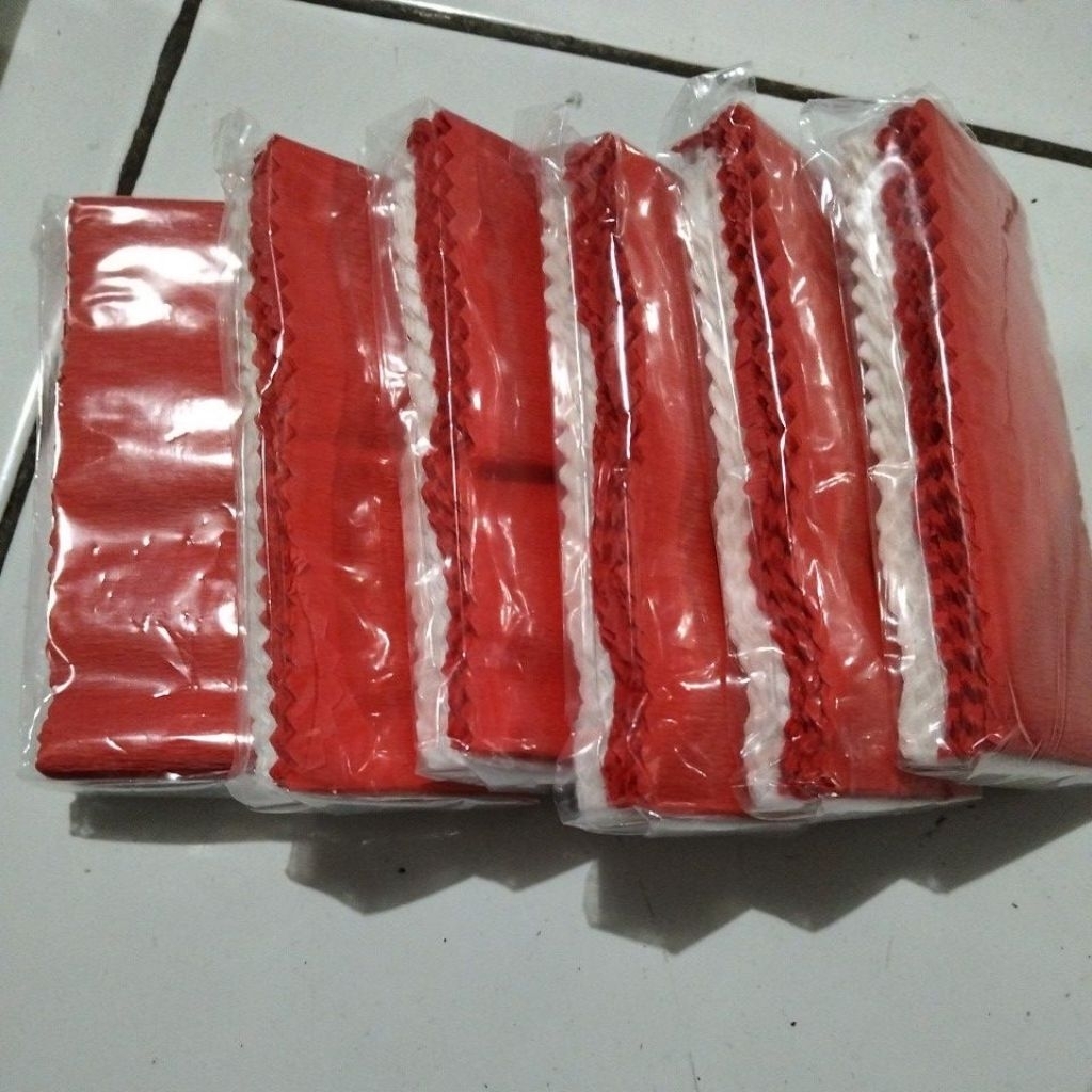 

kertas krep potongan merah putih harga 1 pcs (1pak kecil)