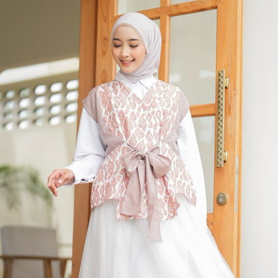 Delova Wardrobe - Puspita Blouse Batik
