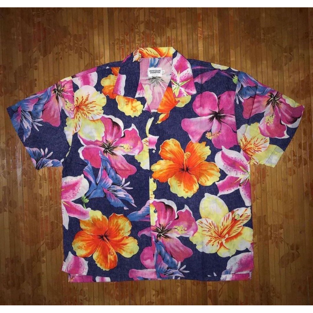 VINTAGE UNITED COLORS OF BENETTON RAYON HAWAIIAN SHORT SLEEVE SHIRT jams world sun surf
