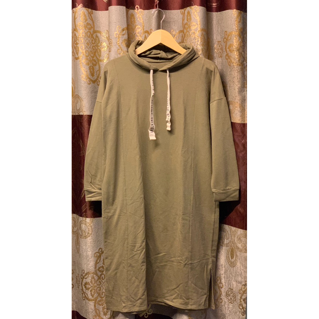 preloved hoodie tunik / long sweater bahan tebal model belah samping gemas