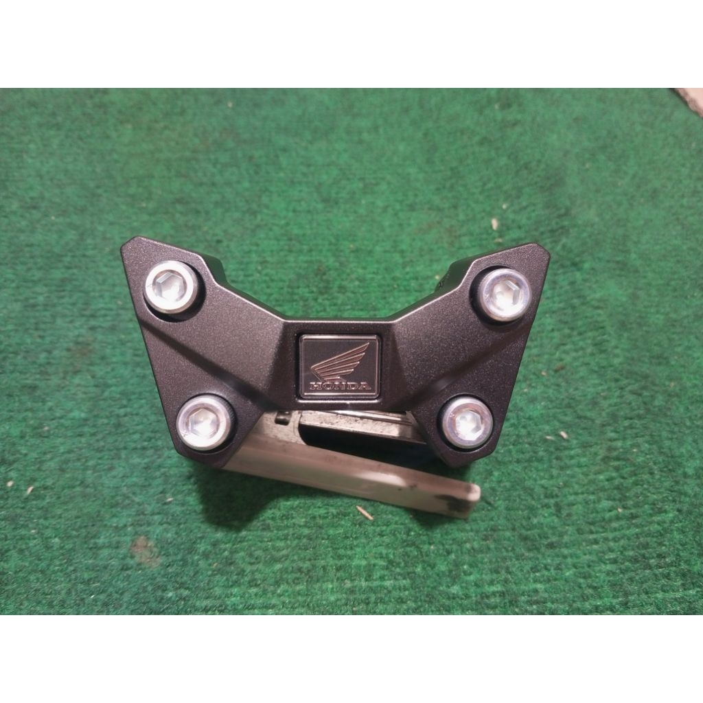 raiser klem stang motor Honda CB150R LED set atas bawah original