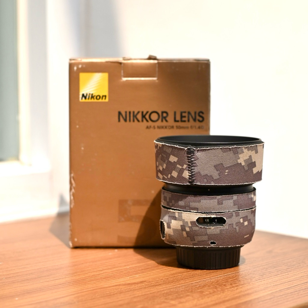 Lensa Nikon AFS 50mm F/1.4 + lenscoat camo