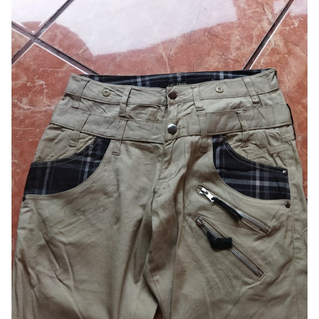 Celana Double Waist by Wild Khakis