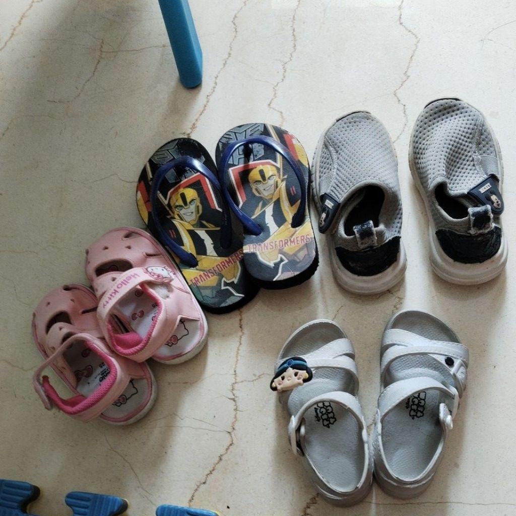 [PART 3] PRIBADI Sepatu anak preloved sepatu  tas sekolah bekas layak pakai. Sol bagus layak dipakai