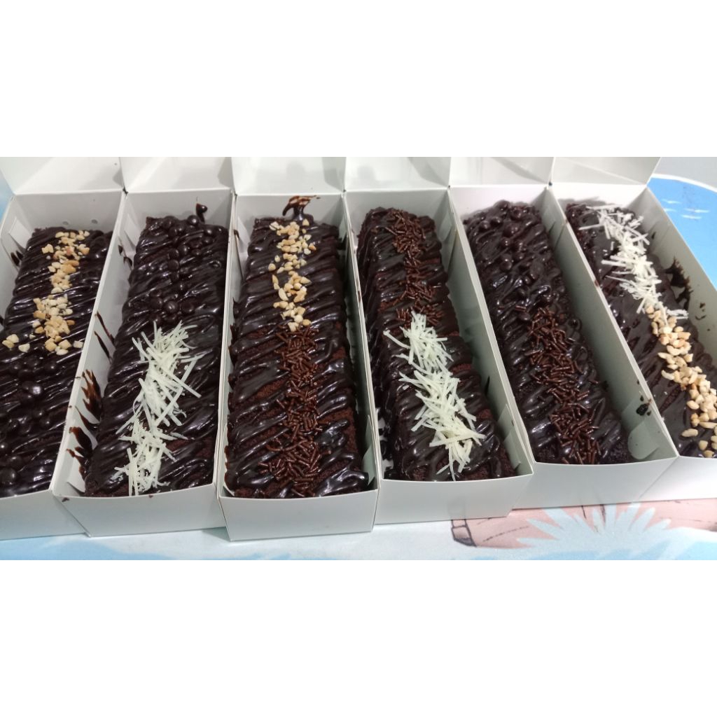 

brownis mini ukr 20x5 cm topping melimpah