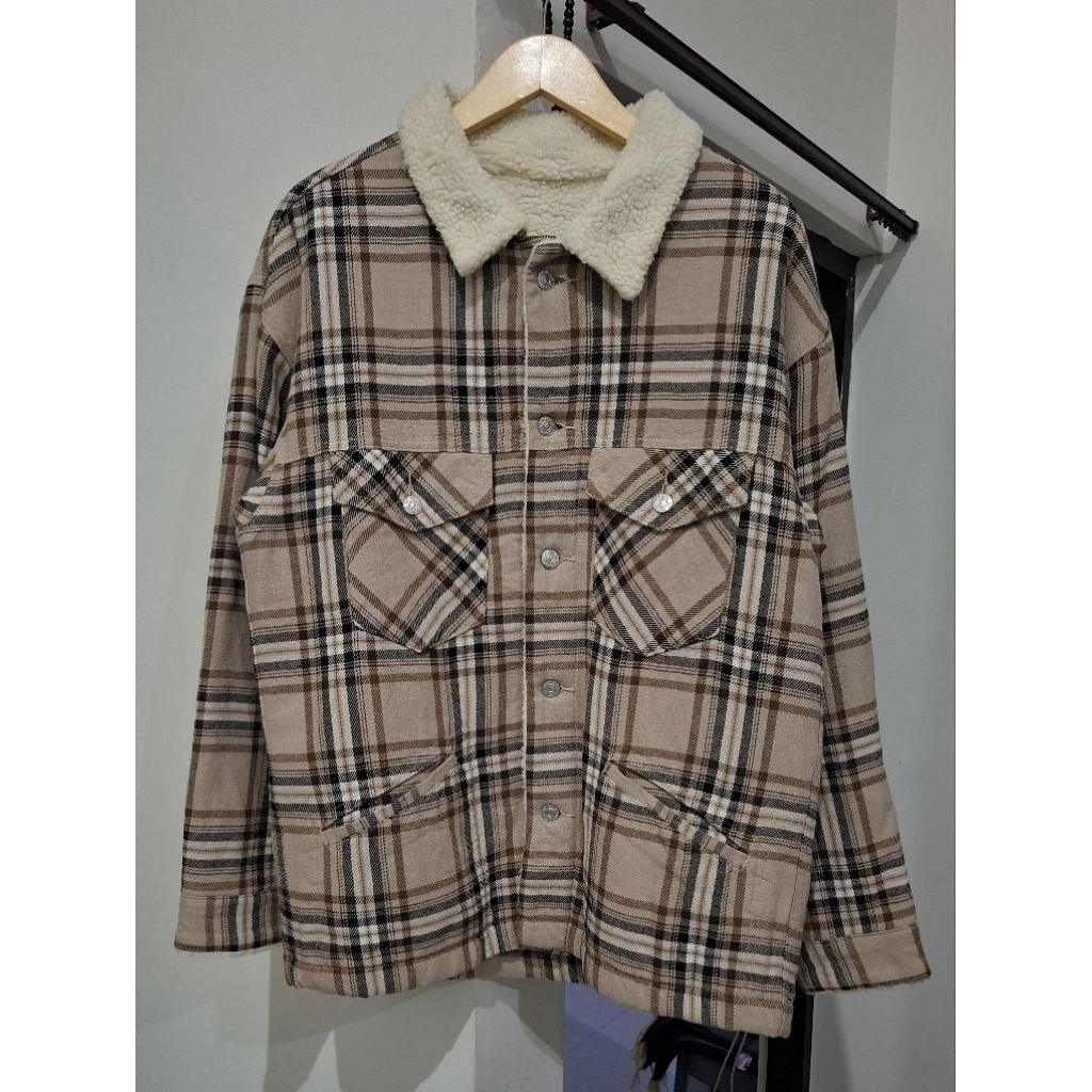 JAKET FLANEL SHERPA UNIQLO GU