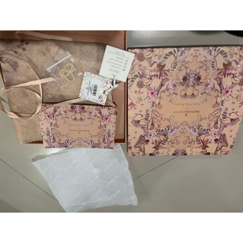 preloved buttonscarves, pl buttonscarves, buttonscarves second , preloved scarf , preloved hijab but