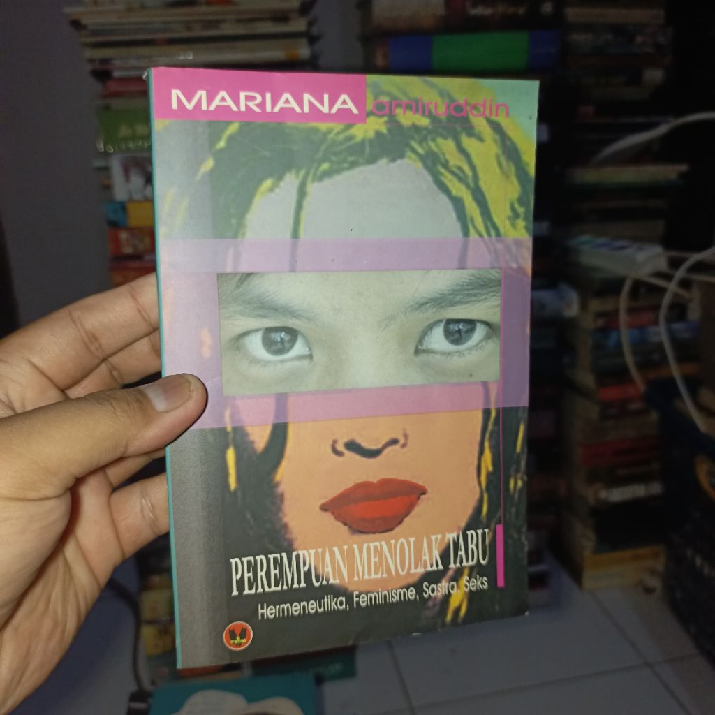 Perempuan Menolak Tabu - Hermeneutika, Feminisme, Sastra, Seks by Mariana Amiruddin