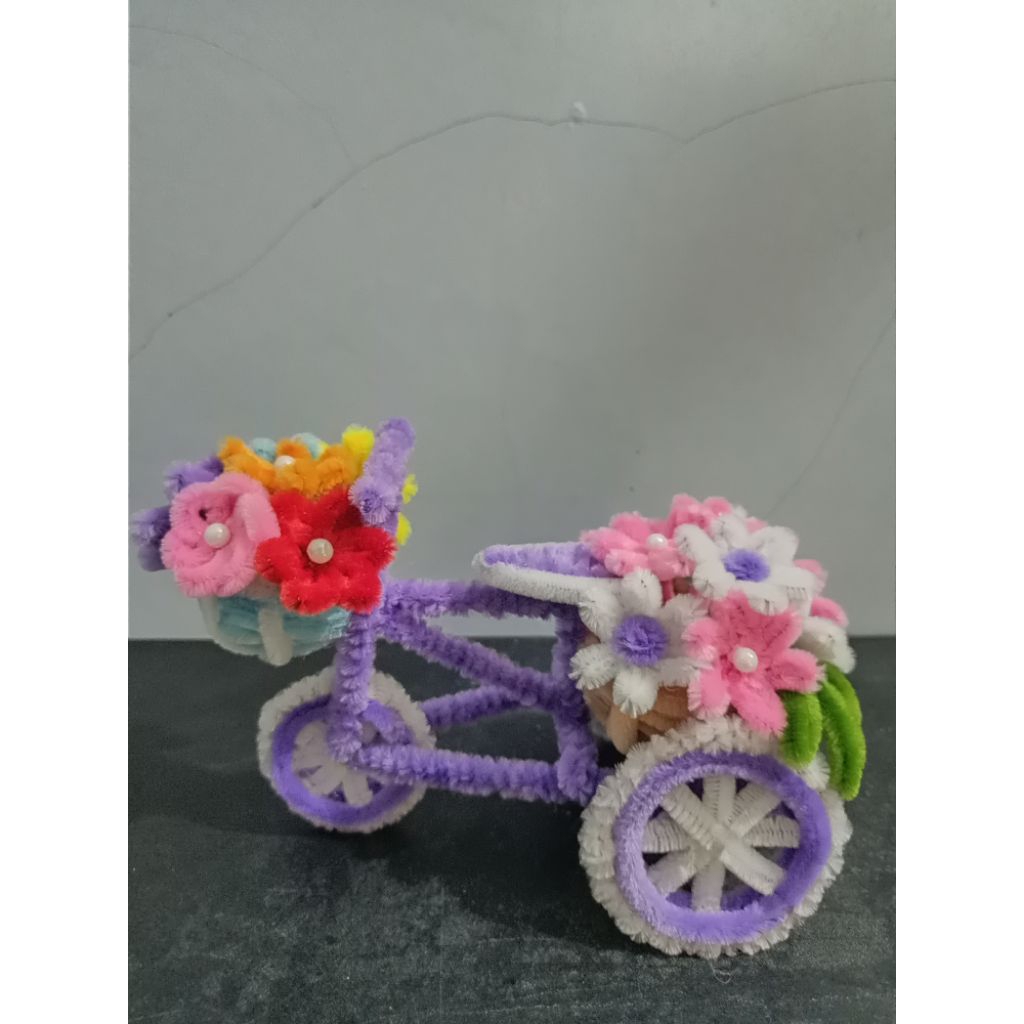 Sepeda bunga hias/ miniatur sepeda/ rangkaian bunga/ sepeda bunga kawat bulu/ pipe cleaner/ pajangan