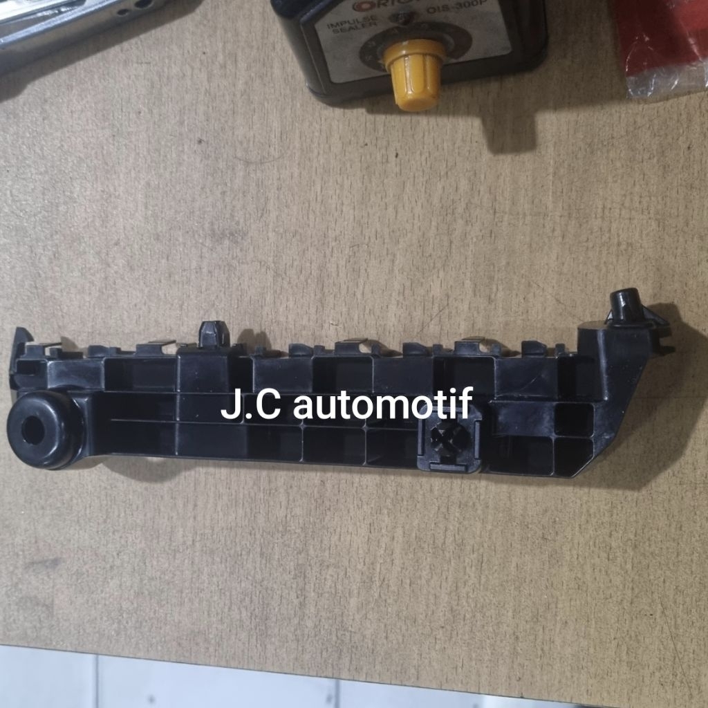 breket bemper depan Ertiga 2018 sampai 2025