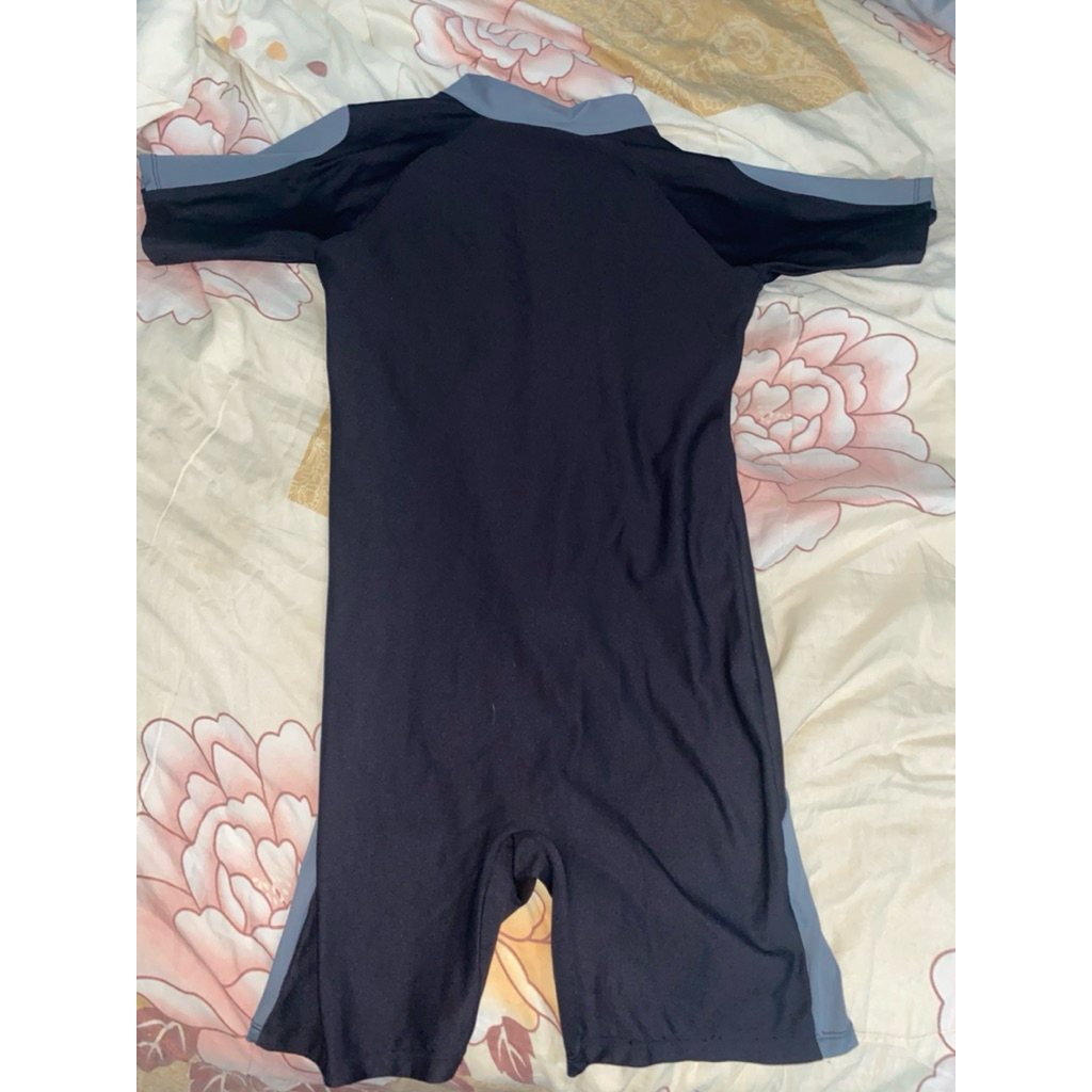 PRELOVED BAJU RENANG HITAM ABU UKURAN L WANITA PRIA BB 55-60 KG