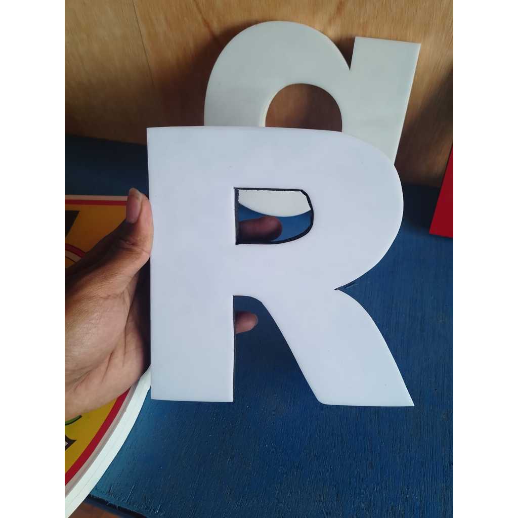 Huruf Timbul Akrilik Tinggi 20 cm