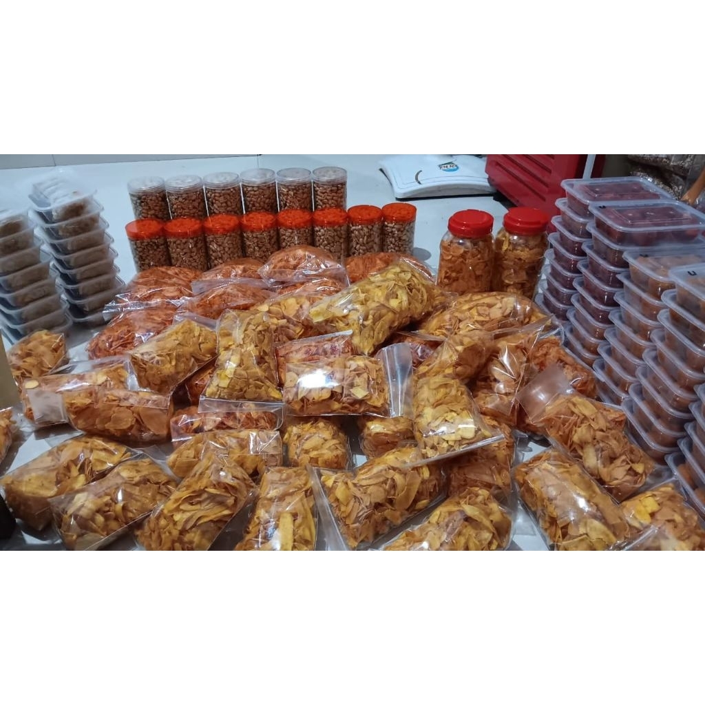 

Kripik pisang Original Coklat Pedas manis dan Balado 200 dan 500 gram enak
