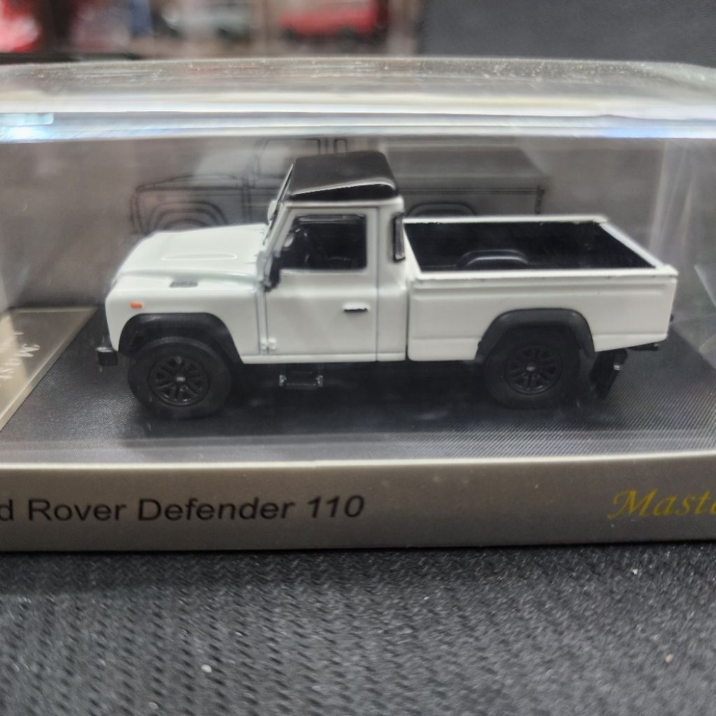 Master 1/64 Land Rover Defender 110 Pickup (White)