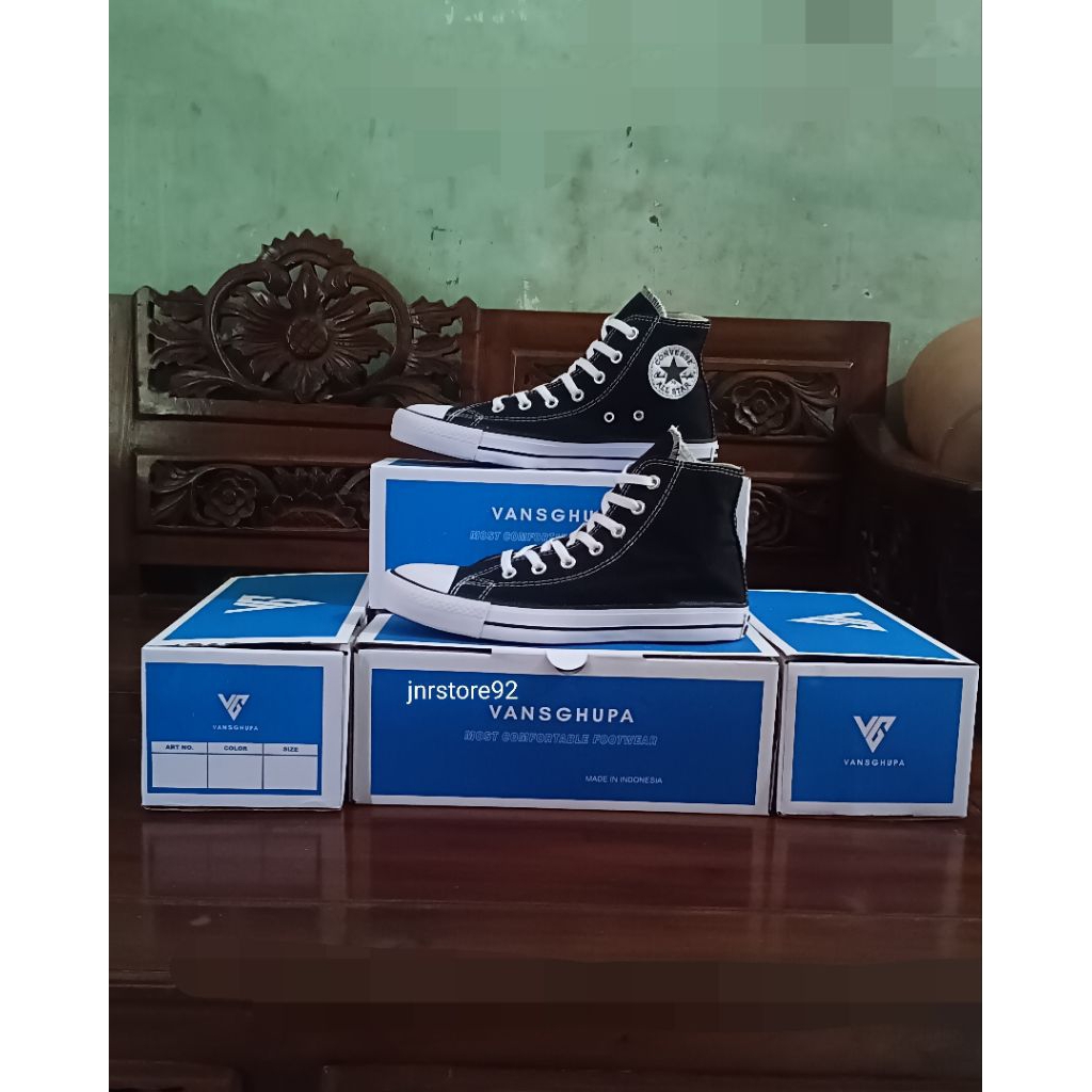 sepatu tipe hitam putih boots pria dan wanita