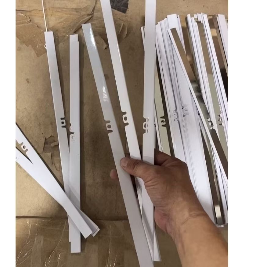 

Kaleng Kalender Klem kalender Jepit kalender warna putih