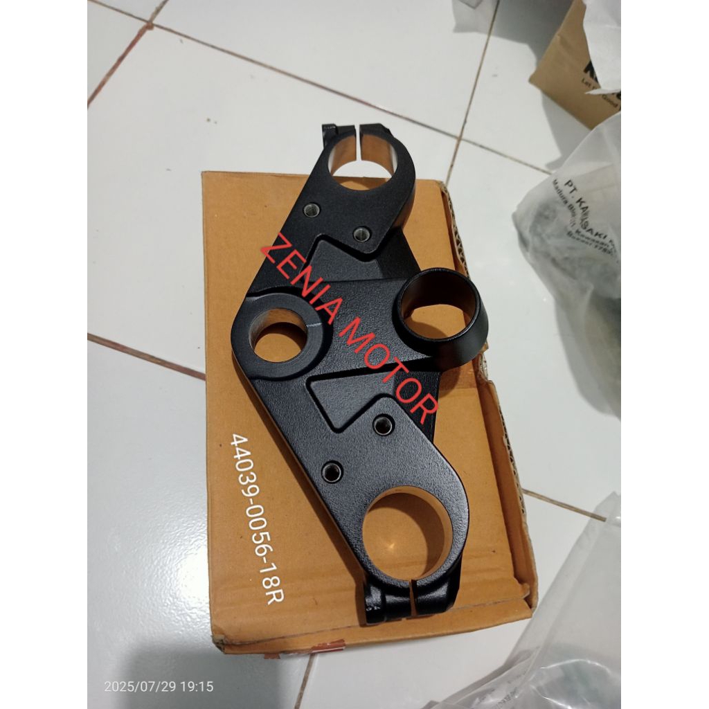 SEGITIGA ATAS KAWASAKI NINJA 250 R  250R NINJA 250 KARBU ORIGINAL KAWASAKI