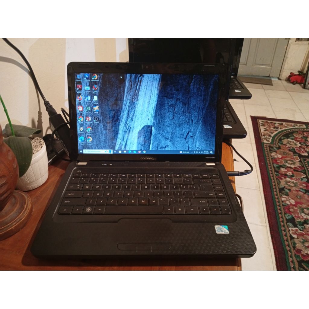 Laptop Compaq Ram 6Gb sudah SSD 256gb