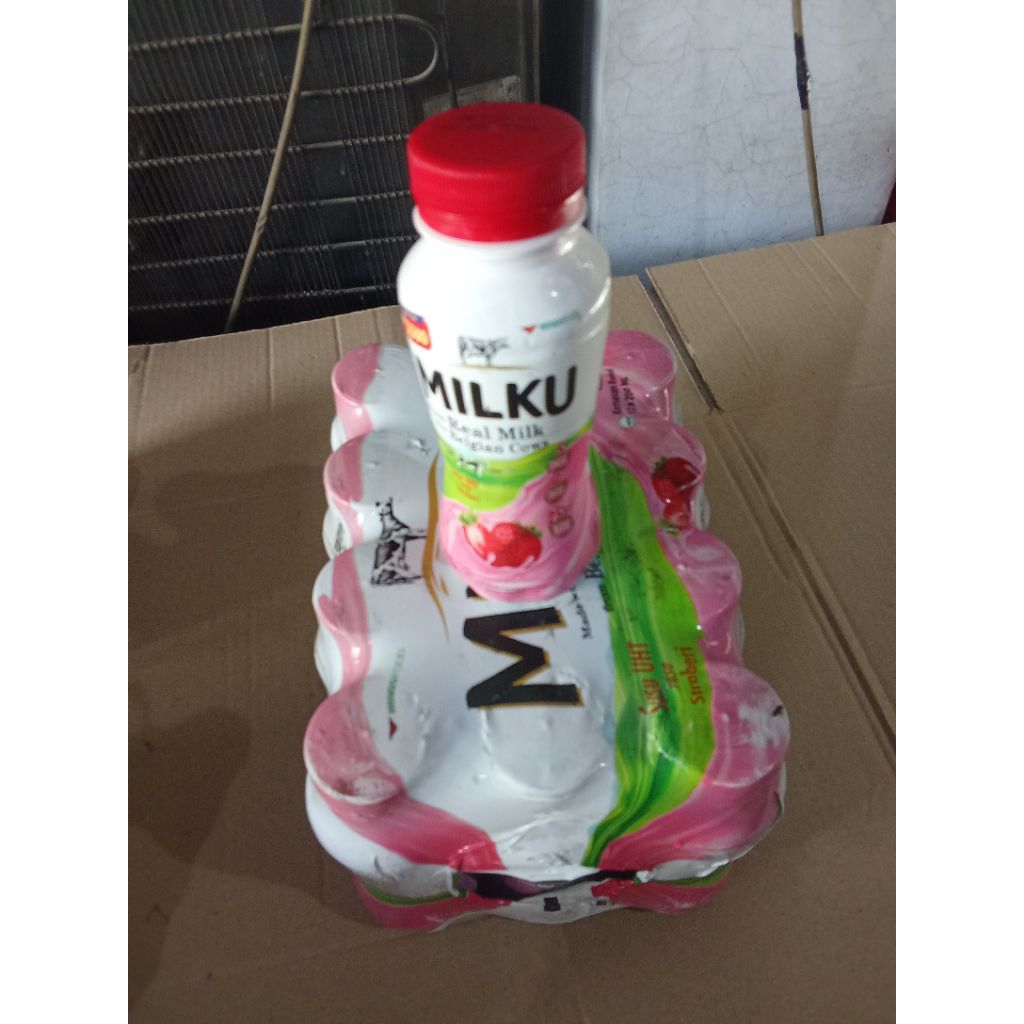

milku susu botol minuman manis dua parian Coklat stroberi 1pk isi 12pcs