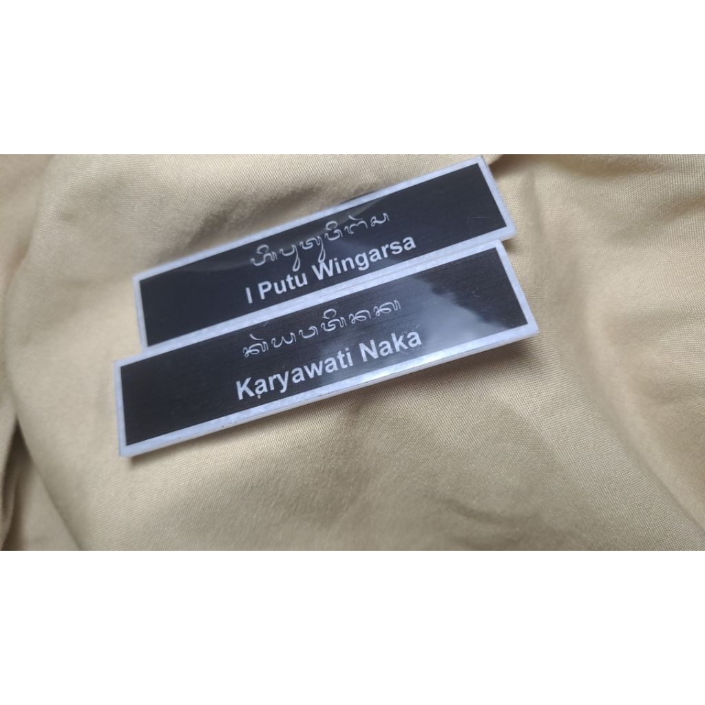 

Nama Dada untuk di Kantor Pakai Kancing atau Peniti