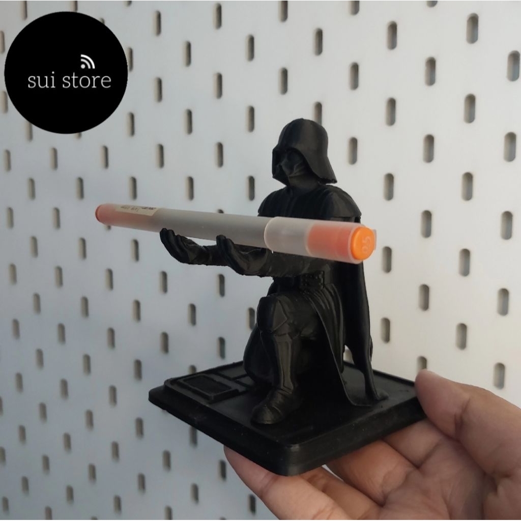 

Pajangan Tempat Pensil dan Pena Darth Vader