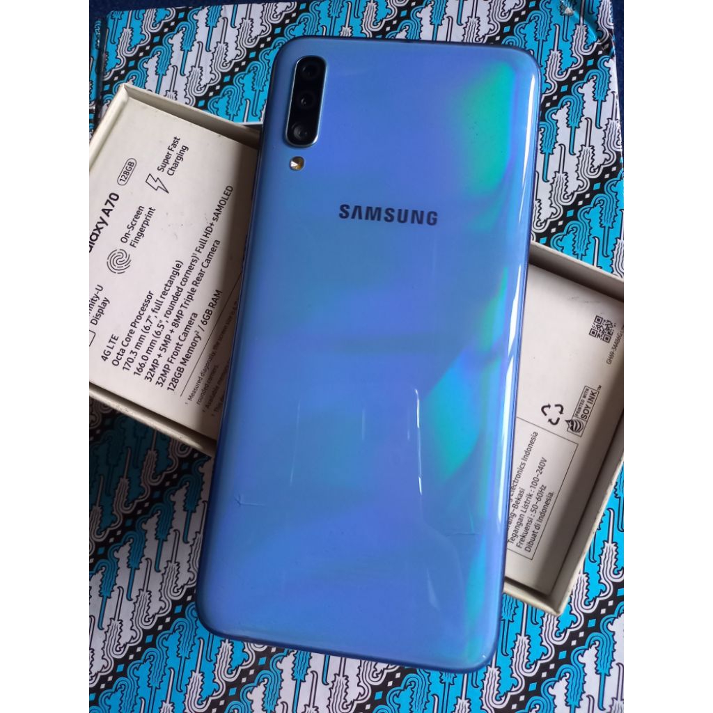 Samsung A70 Ram 6/ 128 gb. HP box normal segel tanpa minus