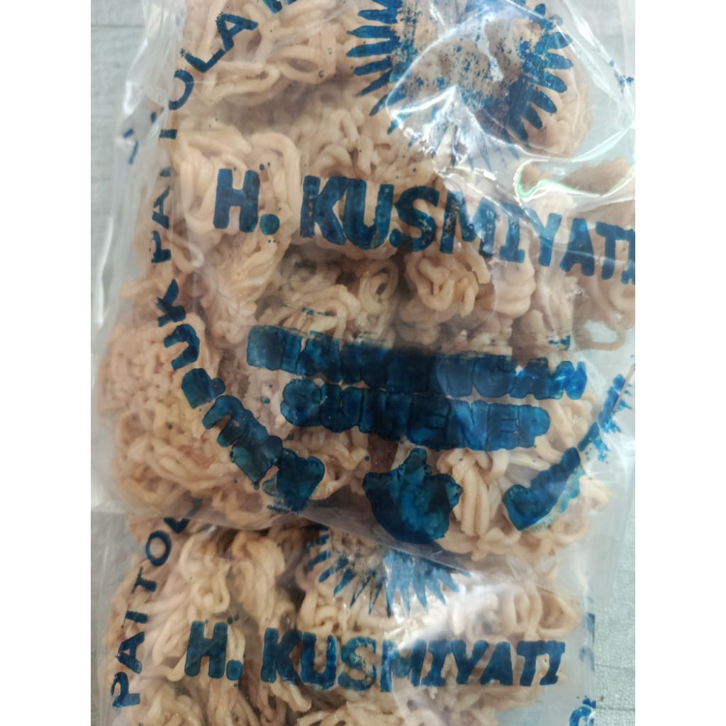 

Krupuk Pattola Mentah - Krupuk ikan Tenggiri khas Sumenep Madura Kualitas Istimewa