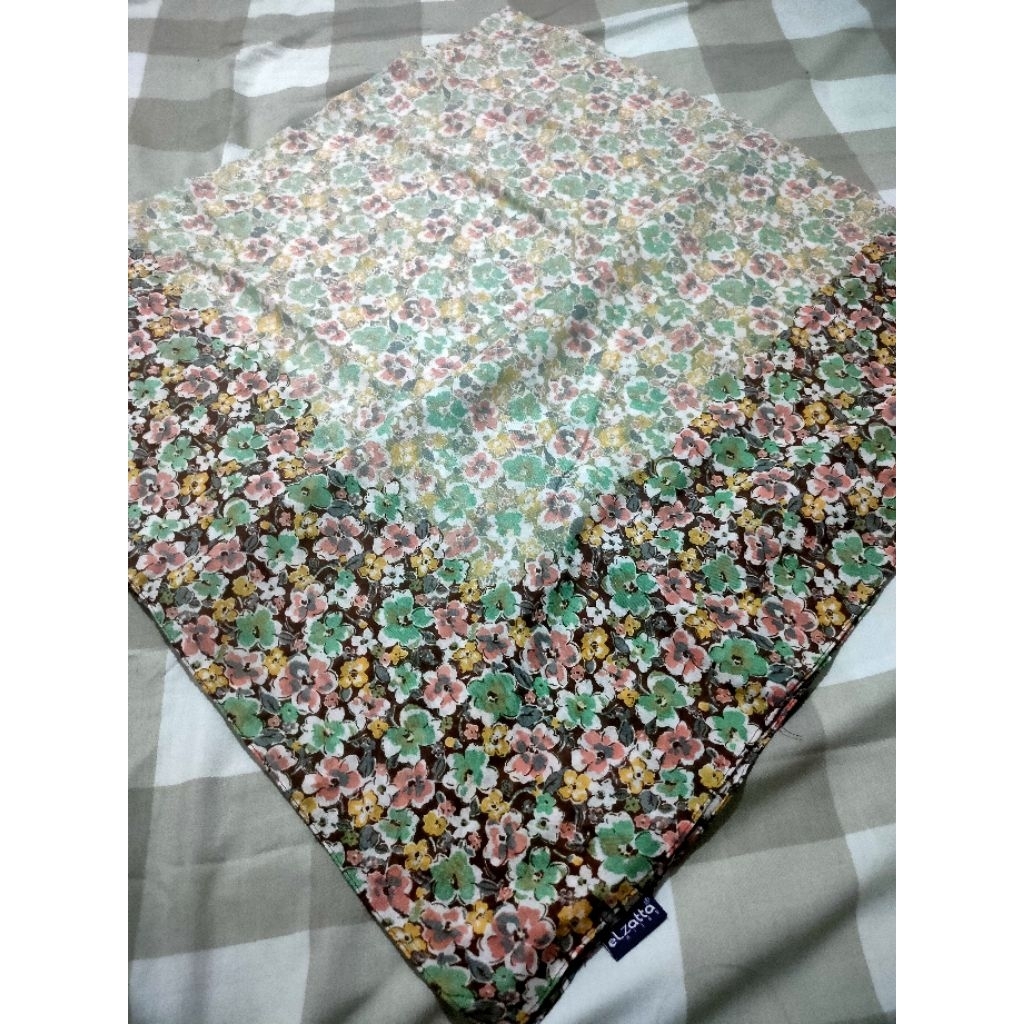 Jilbab Elzatta motif bunga coklat PL
