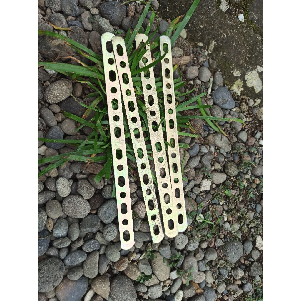 Breket Besi Lubang Plat Knalpot Kuningan Serbaguna Motor Mobil