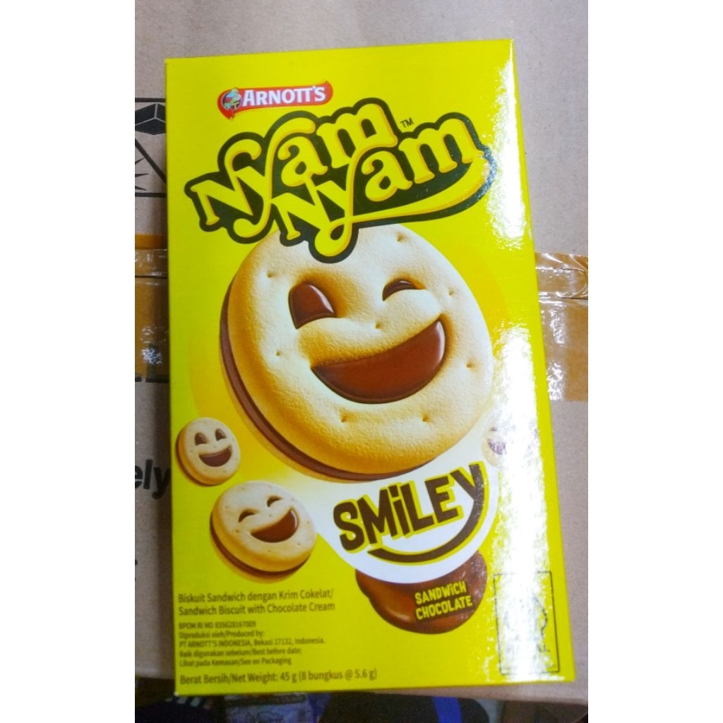 

Nyam-nyam Smiley ll Biskuit Sandwich dengan Krim Coklat 45gr Isi 10Pack