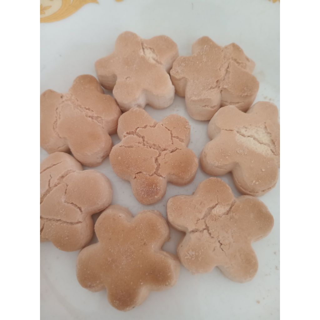 

Kue Bangkit/kue sagu pecah diilat