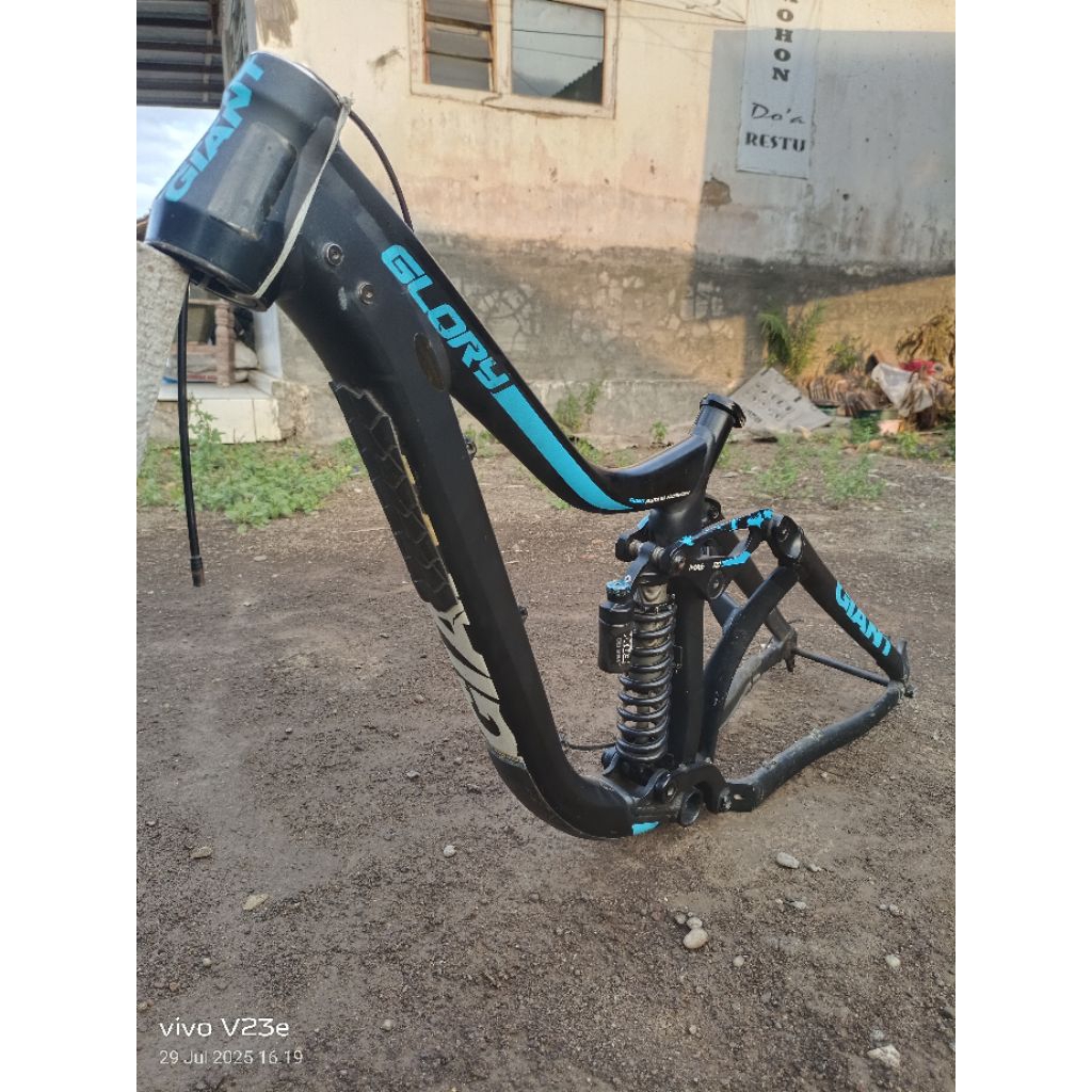 FRAME ONLY GIANT GLORY 27,5 SIZE S + Crank + rem hidraulik mt200