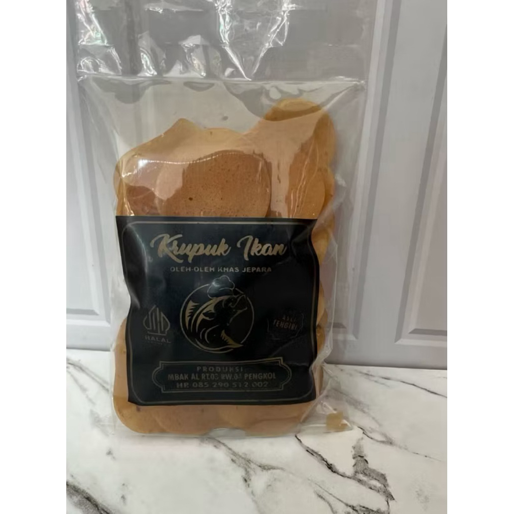 

KRUPUK IKAN MENTAH MBAK AL HITAM BERAT 270 gram