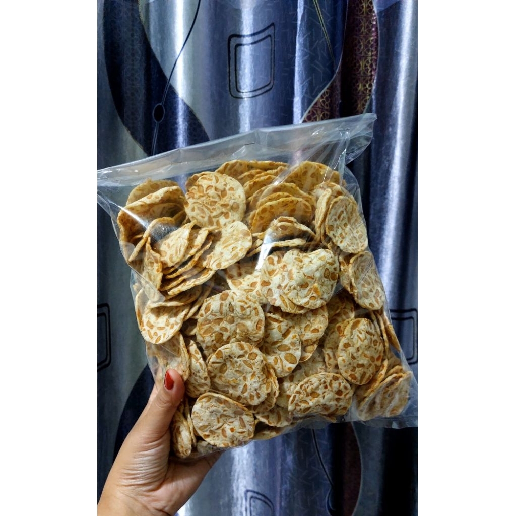 

Keripik tempe sagu kemasan besar