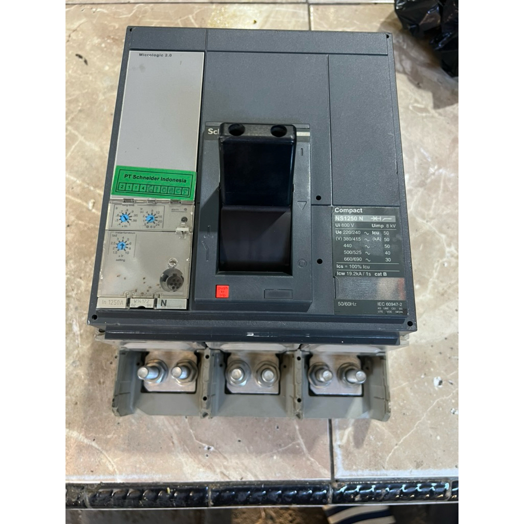 MCCB NS1250N 1250A 3P ORIGINAL
